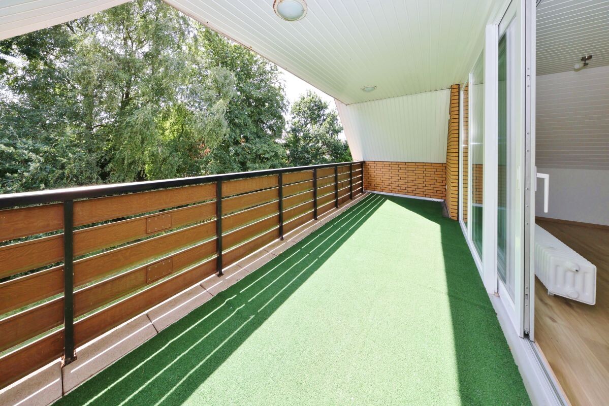 ...überdachten Süd-Balkon ...überdachten Süd-Balkon