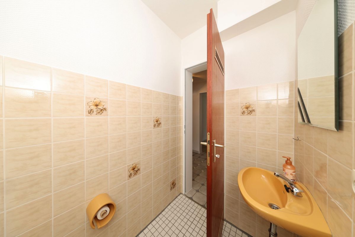 WC WC