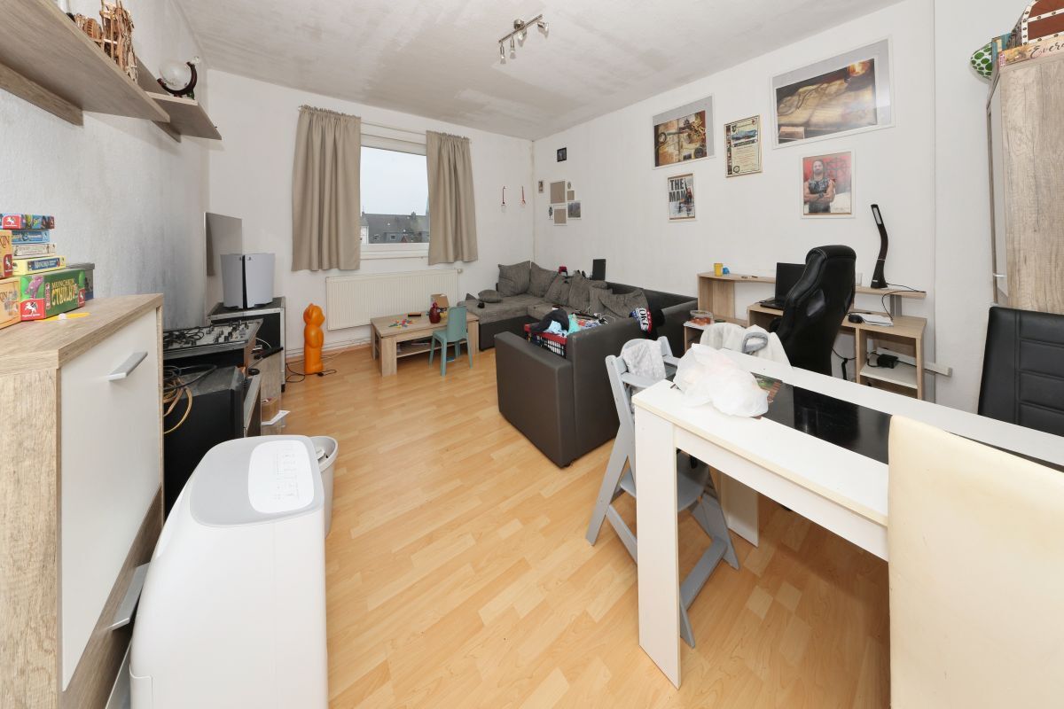 Wohnzimmer 3. OG mi. Wohnzimmer 3. OG mi.