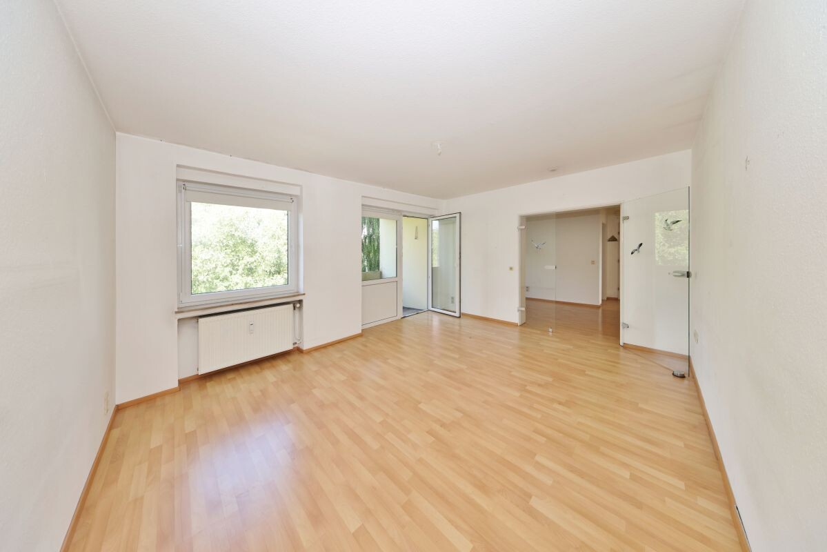 Wohnzimmer mit Zugang zum... Wohnzimmer mit Zugang zum...