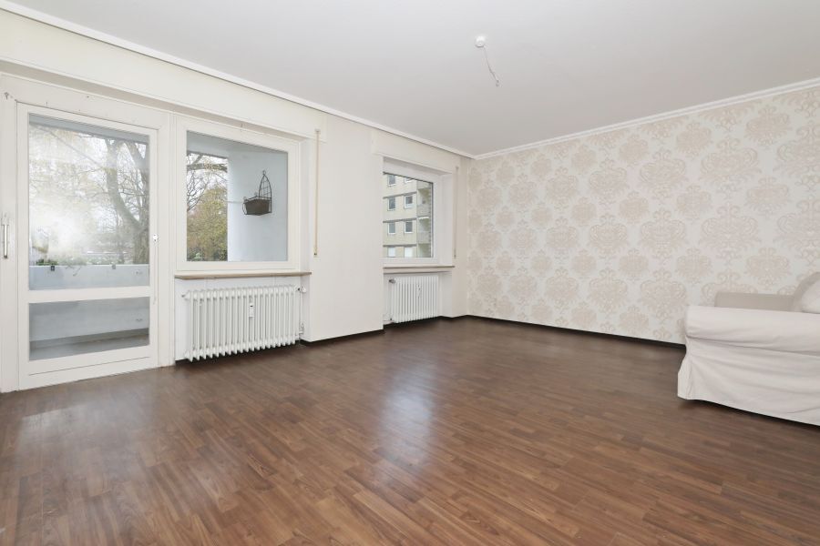 Wohnzimmer mit Zugang zum... Wohnzimmer mit Zugang zum...