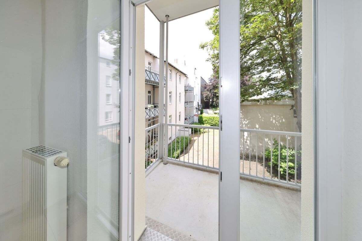 Balkon 1. OG re. Balkon 1. OG re.